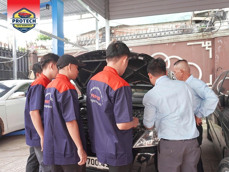 Lớp học nghề sửa chữa ô tô tại Trung tâm Auto Protech
