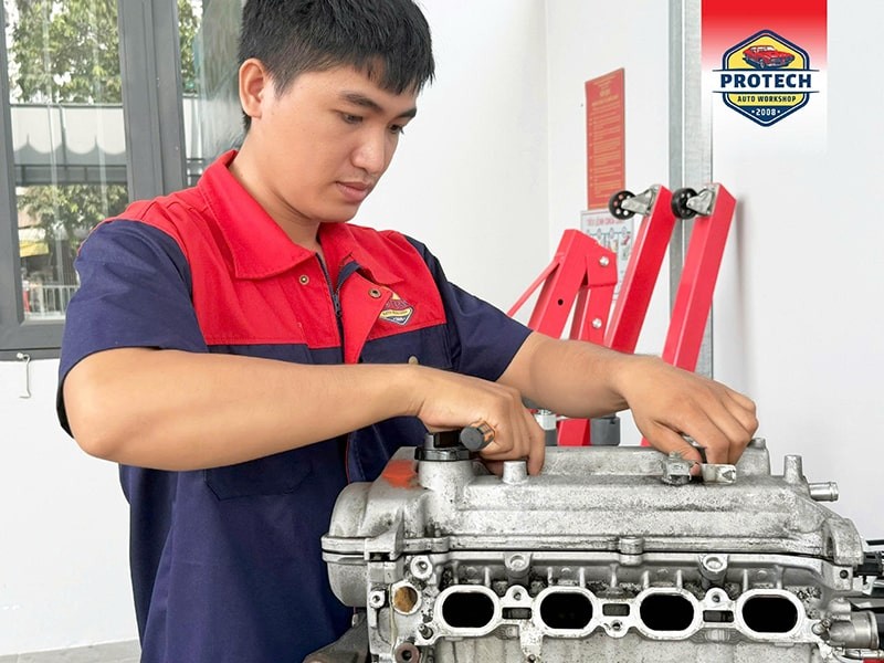 Lớp học nghề sửa chữa ô tô tại Trung tâm Auto Protech