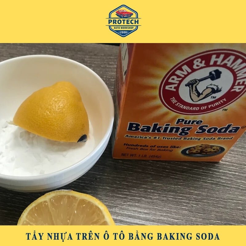 Tẩy nhựa cây trên ô tô bằng nước ấm và baking soda