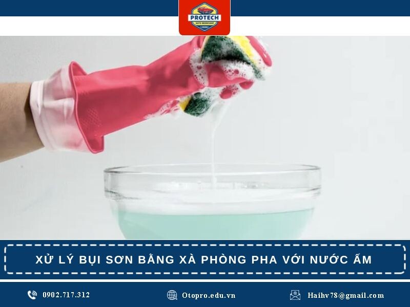 Xử lý bụi sơn bằng xà phòng pha với nước ấm