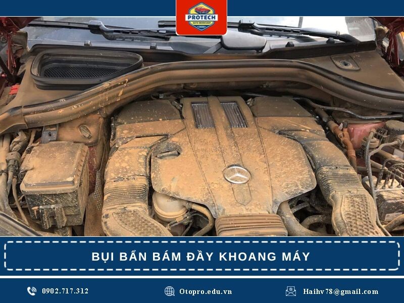 Bụi bẩn bám đầy khoang máy và cặn bẩn tích tụ lâu ngày