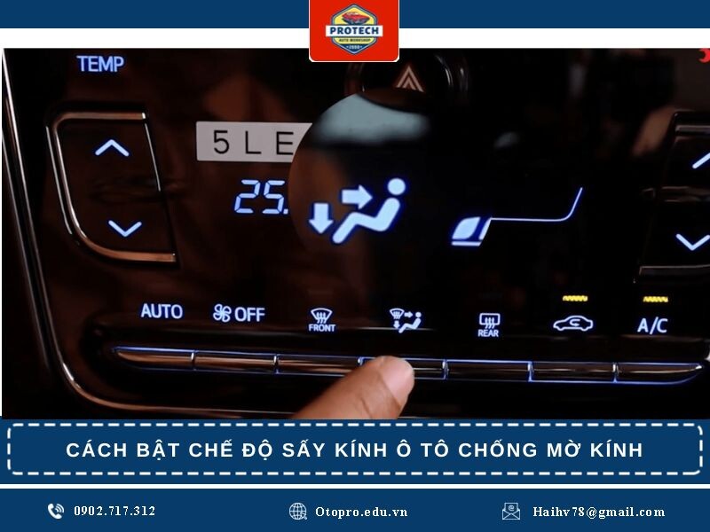 Cách bật chế độ sấy kính ô tô chống mờ kính