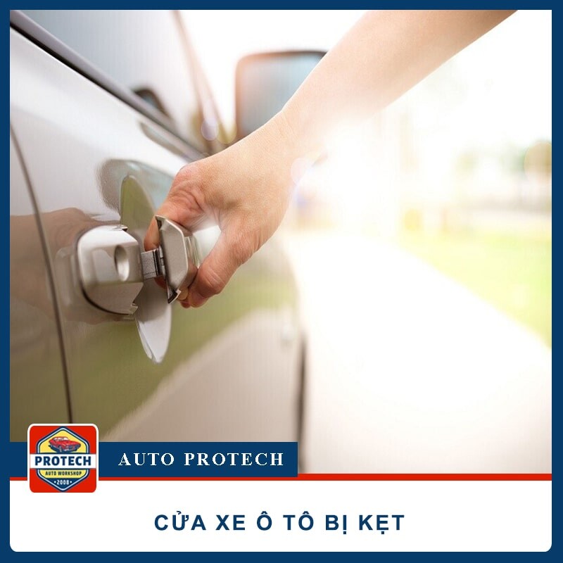 Nguyên nhân cửa xe ô tô bị kẹt và cách mở cửa xe đơn giản