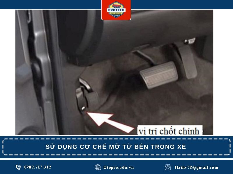Sử dụng cơ chế mở từ bên trong xe