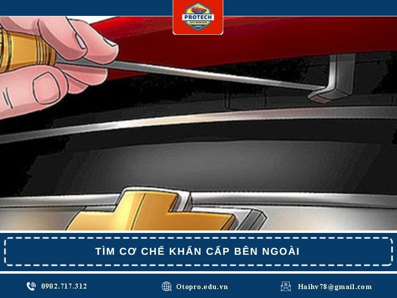 Tìm cơ chế mở khẩn cấp hoặc dây cáp từ phía trước